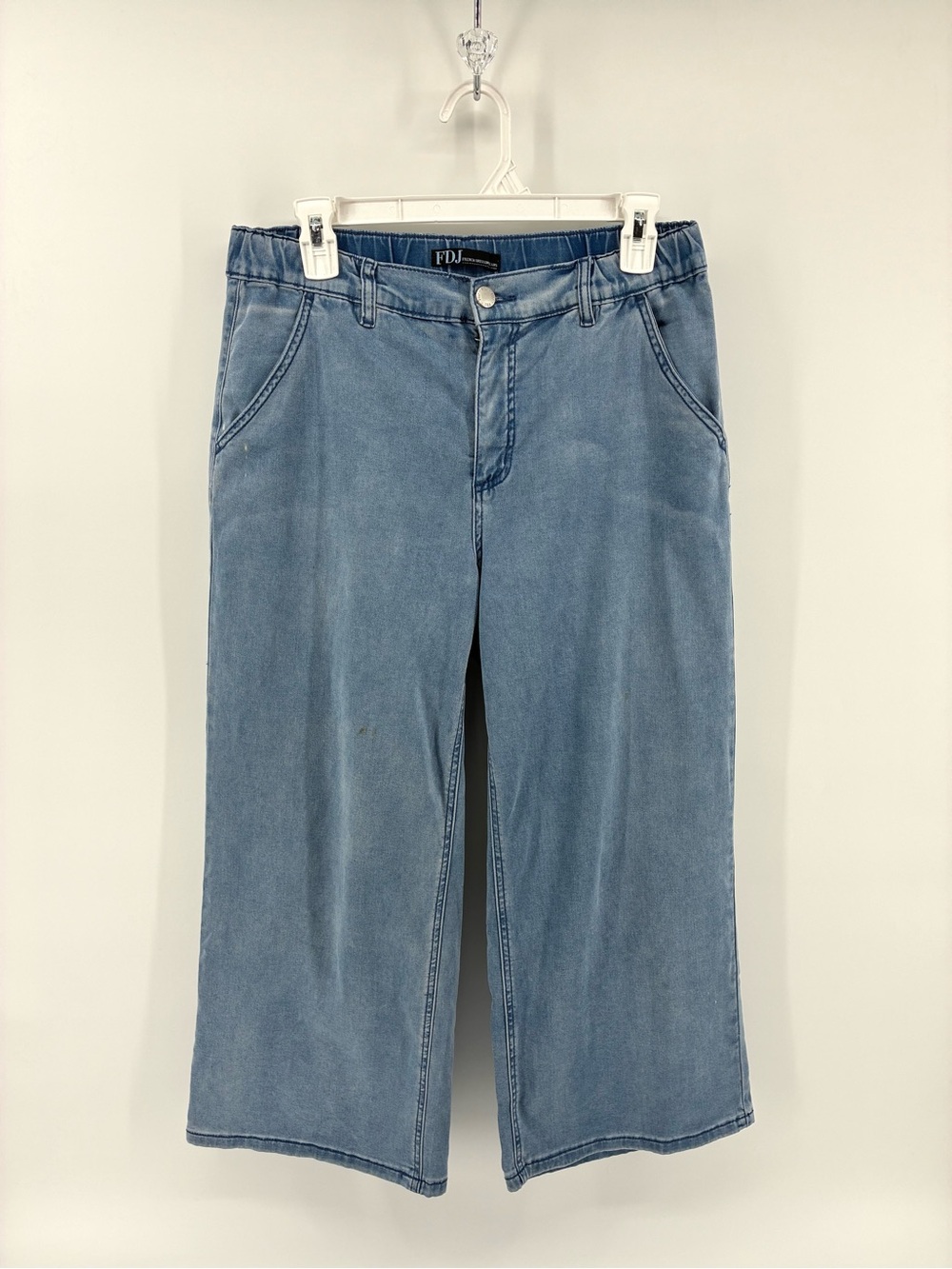 FDJ Easy Wide-Leg Cropped Jeans in Light Denim Blue